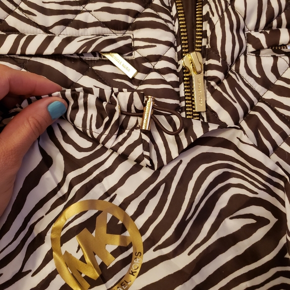 MK Michael Zebra Kors Packable Puffer Vest w/bag - Picture 7 of 8